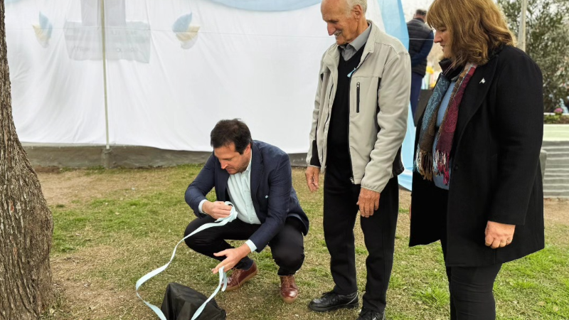 LARROQUE RINDIÓ HOMENAJE AL GENERAL SAN MARTÍN EN UN EMOTIVO ACTO