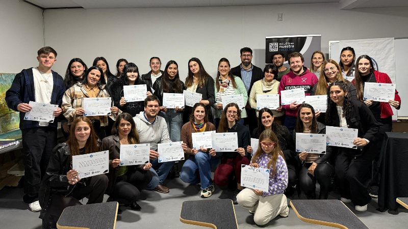 ENTREGA DE DIPLOMAS A LOS EGRESADOS DE LA DIPLOMATURA UNIVERSITARIA EN MARKETING DIGITAL