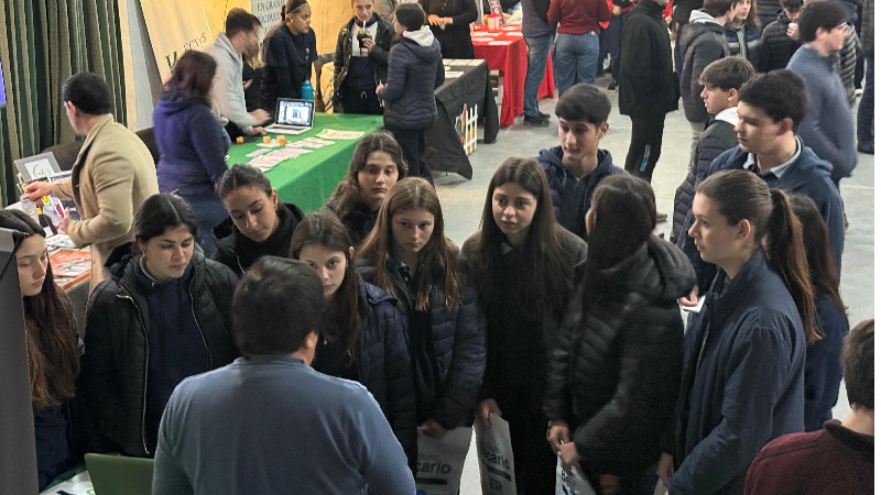 ÉXITO EN LA FERIA DE LAS CARRERAS 2025 EN LARROQUE