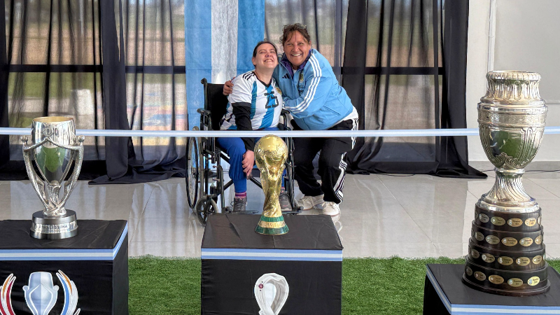 LAS COPAS MÁS IMPORTANTES DEL FÚTBOL VISITARON LARROQUE