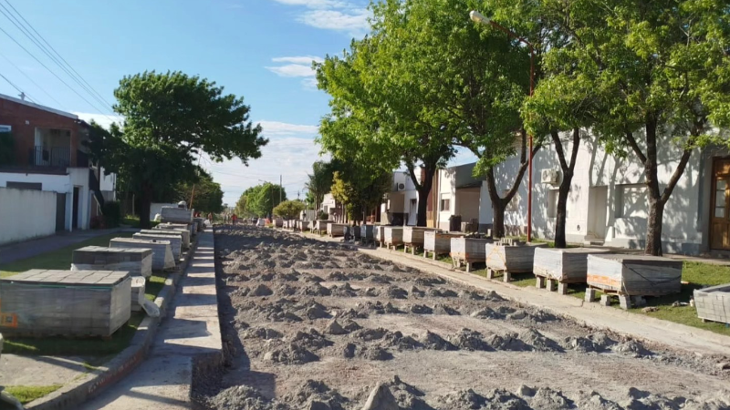 AVANZA LA OBRA DE ADOQUINADO EN CALLE FAUSTINO SUÁREZ