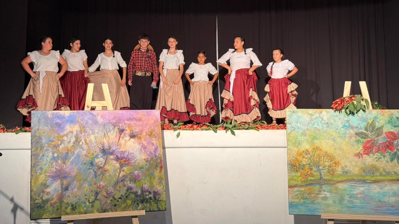 COLOR, ARTE Y COMUNIDAD EN LA MUESTRA "PALETAS Y PINCELES"