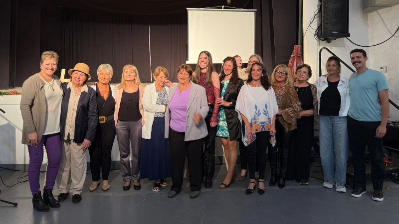 COLOR, ARTE Y COMUNIDAD EN LA MUESTRA "PALETAS Y PINCELES"