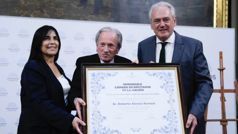 ROBERTO ROMANI RECIBIÓ LA MENCIÓN DE HONOR "JUAN BAUTISTA ALBERDI" EN EL CONGRESO DE LA NACIÓN