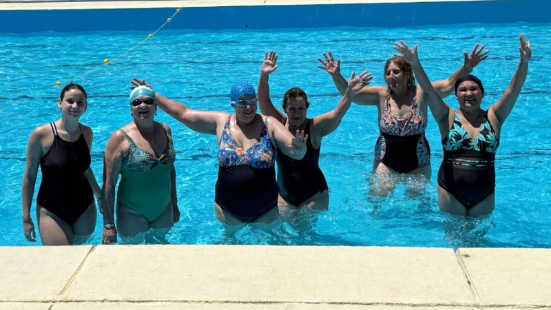 COMENZARON LAS CLASES DE NATACIÓN PARA ADULTOS EN EL POLIDEPORTIVO MUNICIPAL