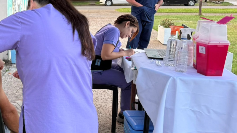 JORNADA DE SALUD: VACUNACIÓN Y TEST RÁPIDOS FRENTE A LA SALA DE TEATRO