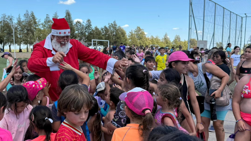 PEPO NOEL LLENÓ DE ELEGRÍA LA COLONIA MUNICIPAL