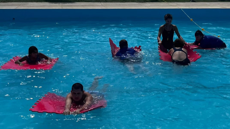 COMENZARON LAS CLASES DE DEPORTE ADAPTADO EN PILETA