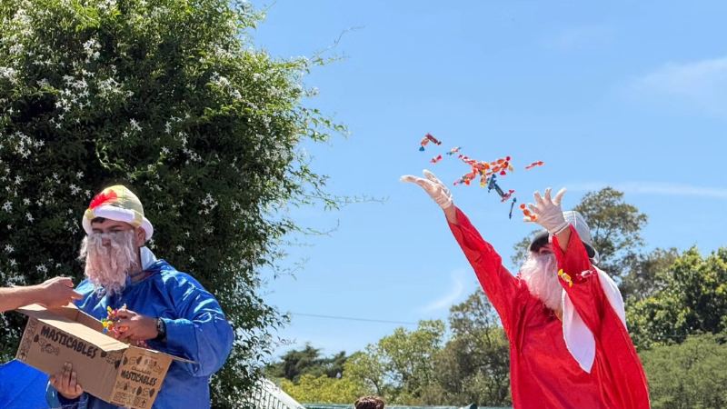 LOS REYES MAGOS VISITARON LA COLONIA MUNICIPAL DE VERANO