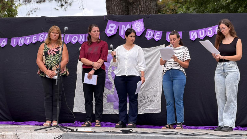 8M EN LARROQUE: "UNIDAS SOMOS INFINITAS"