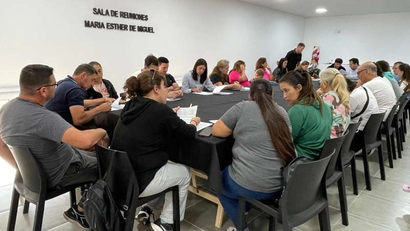 LARROQUE FORTALECE LA ECONOMÍA SOCIAL CON NUEVAS ENTREGAS DE MICROCRÉDITOS