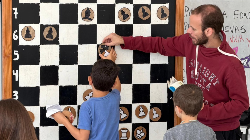 COMENZARON LAS CLASES MENSUALES DE AJEDREZ EN EL POLIDEPORTIVO MUNICIPAL