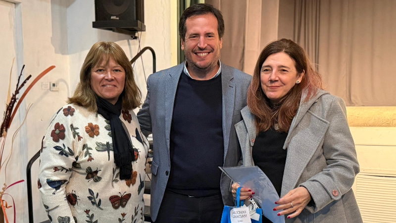 Oyé Ndén presentó en Larroque una nueva edición de El general, el pintor y la dama