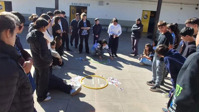 TALLER SOBRE ALIMENTACIÓN Y HÁBITOS SALUDABLES EN LA ESCUELA SECUNDARIA DE IRAZUSTA