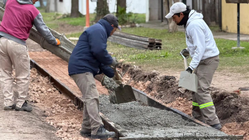 FINALIZÓ LA OBRA DE CORDÓN CUNETA EN CALLE LUIS FRANCHINI
