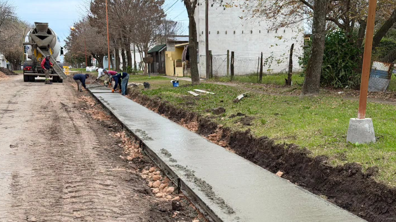 FINALIZÓ LA OBRA DE CORDÓN CUNETA EN CALLE LUIS FRANCHINI