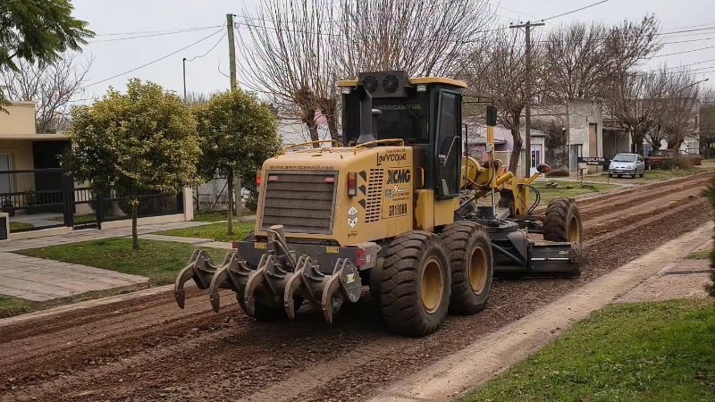CONTINÚAN LAS MEJORAS VIALES EN CALLES DE LA CIUDAD