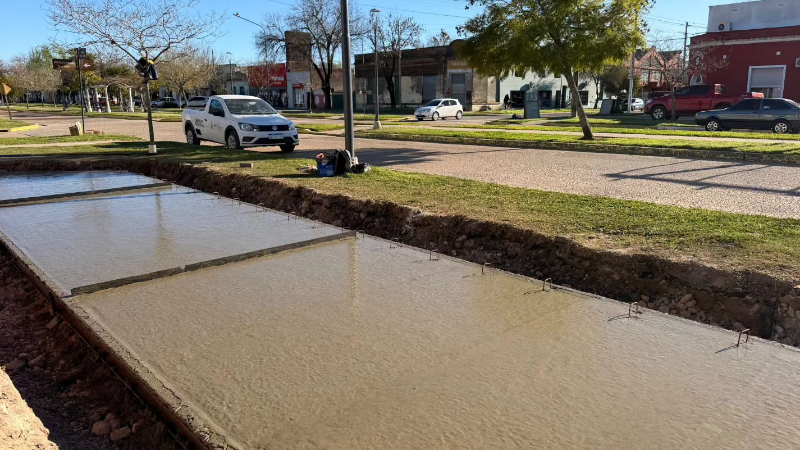AVANZAN LAS OBRAS DE PUESTA EN VALOR DEL BOULEVARD URQUIZA