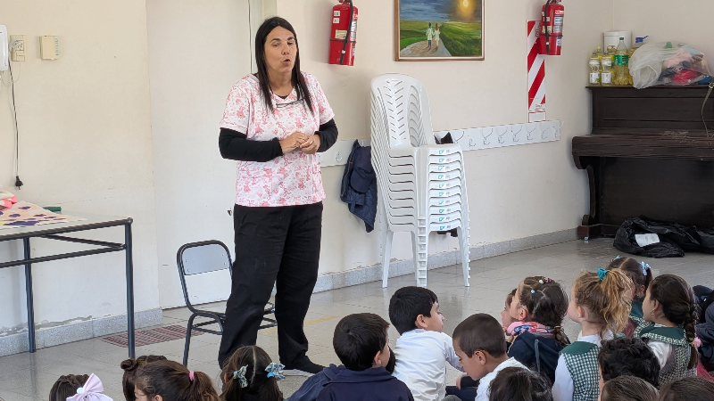 VETERINARIOS BRINDARON CHARLAS SOBRE RABIA Y CUIDADO RESPONSABLE DE MASCOTAS