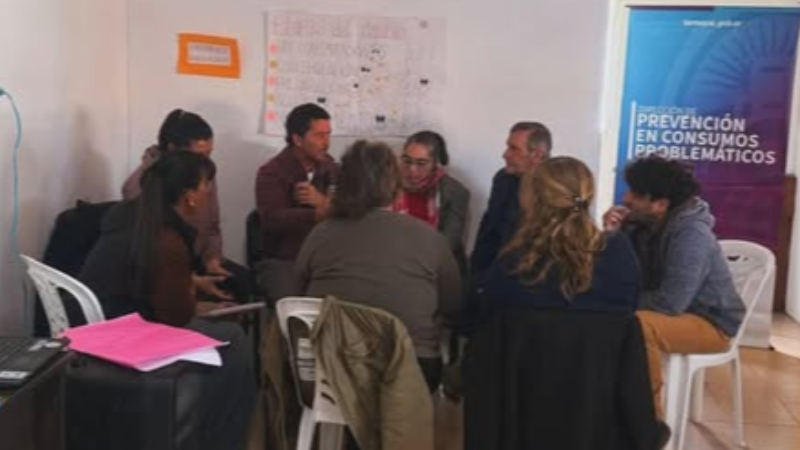 LARROQUE CONSTRUYE UNA MIRADA COMUNITARIA SOBRE LOS CONSUMOS PROBLEMÁTICOS