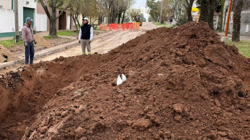 AVANZAN LOS TRABAJOS DE RECAMBIO DE LA RED CLOACAL EN CALLE ESCUELA CÓRDOBA